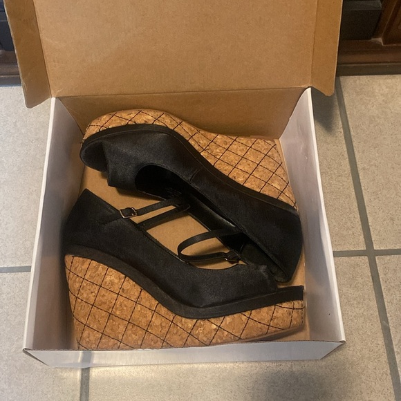 🎁Steve Madden Adjustable Ankle Strap Masster Black Silky Fabric Open Toe Wedge - Picture 2 of 10